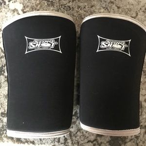 Slingshot knee sleeves